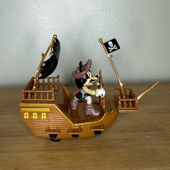 Disney Pirates Of The Caribbean Mickey Mouse Pirate Ship Pull Back Toy - Picture 5 of 7